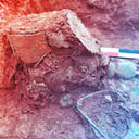 A bukott királynő: fejjel lefelé temetett korona Görögországban