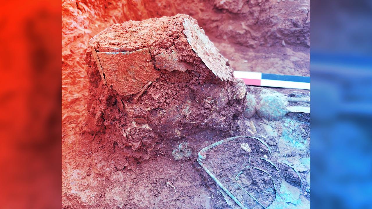 A bukott királynő: fejjel lefelé temetett korona Görögországban