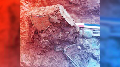 A bukott királynő: fejjel lefelé temetett korona Görögországban