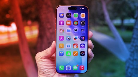 A ChatGPT letarolta az iPhone-t, de érkezett egy váratlan trónkövetelő