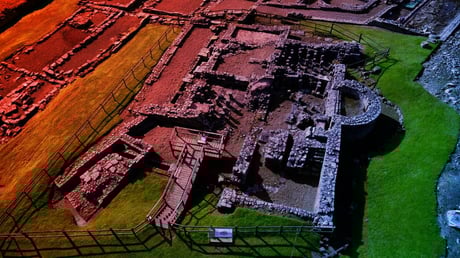 A Hadrianus-fal gyomorforgató titka: Róma sötét oldala