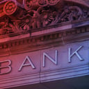 A hongkongi bankok új trükkje: csak személyesen férsz a pénzedhez