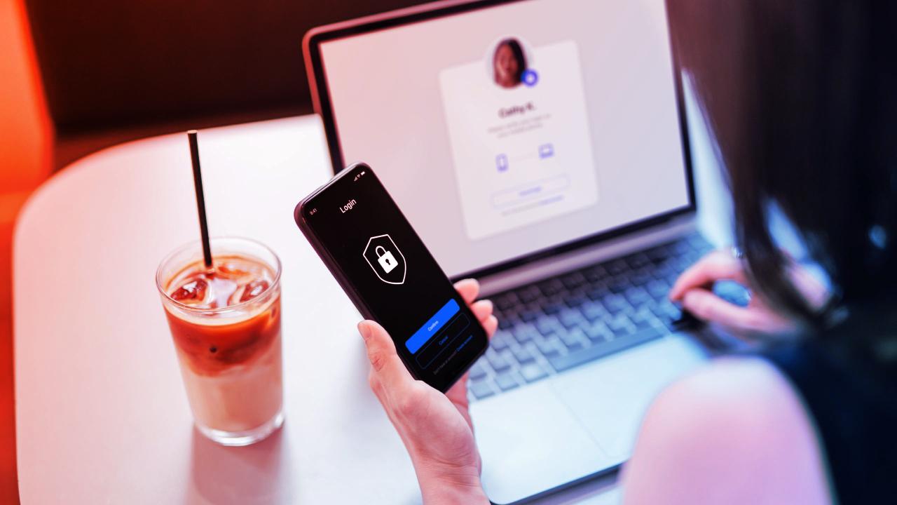 A kontroll és az adatvédelem végtelen macska-egér harca