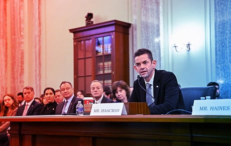 A magánűrhajós, aki a NASA élére repült