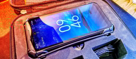 A monstrum Doogee V Max LR: telefon vagy szerszámosláda?