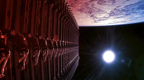 A Starlink-műhold felrobbant, űrszemétté vált darabok keringenek