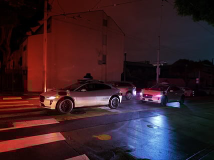 A Waymo önvezető autói megbénították a forgalmat San Franciscóban