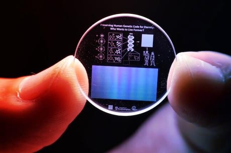 Az adattárolás örökkévalósága: 14 milliárd év üvegbe zárva