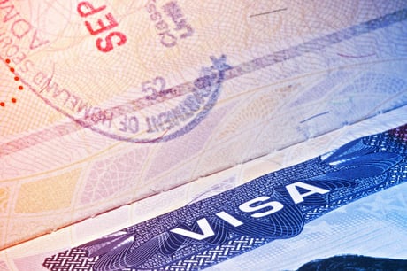 Az Apple és a Google figyelmeztet: gond lehet a vízumokkal