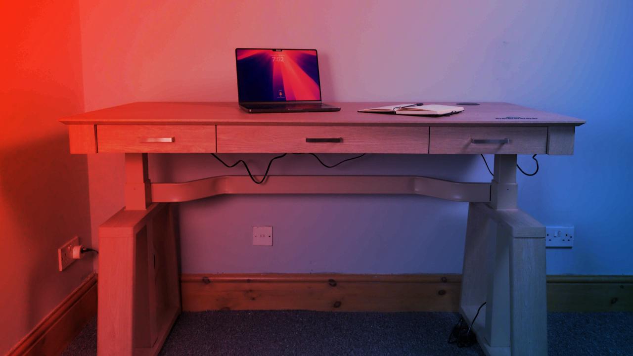 Az Ark EL íróasztal: stílusforradalom vagy giccsparádé?