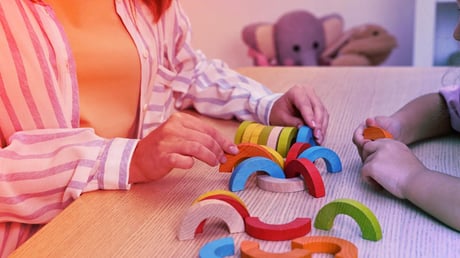 Az autizmus alternatív terápiái: bizonyíték nincs, kockázat annál inkább