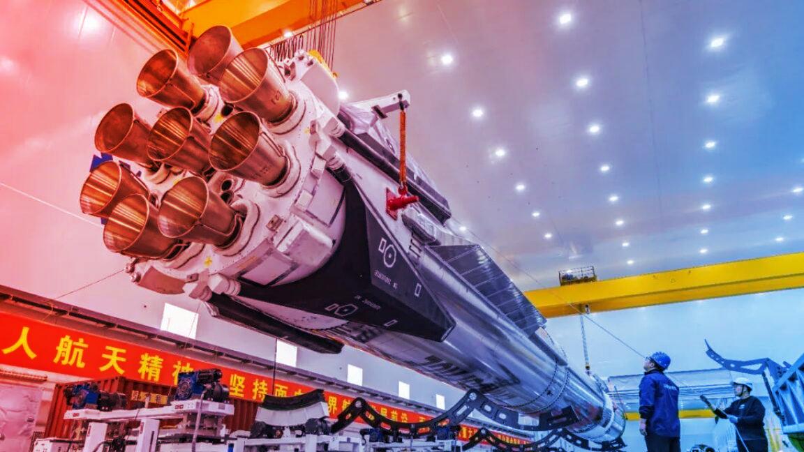 Az első kínai visszatérő rakéta a történelmi leszállás küszöbén