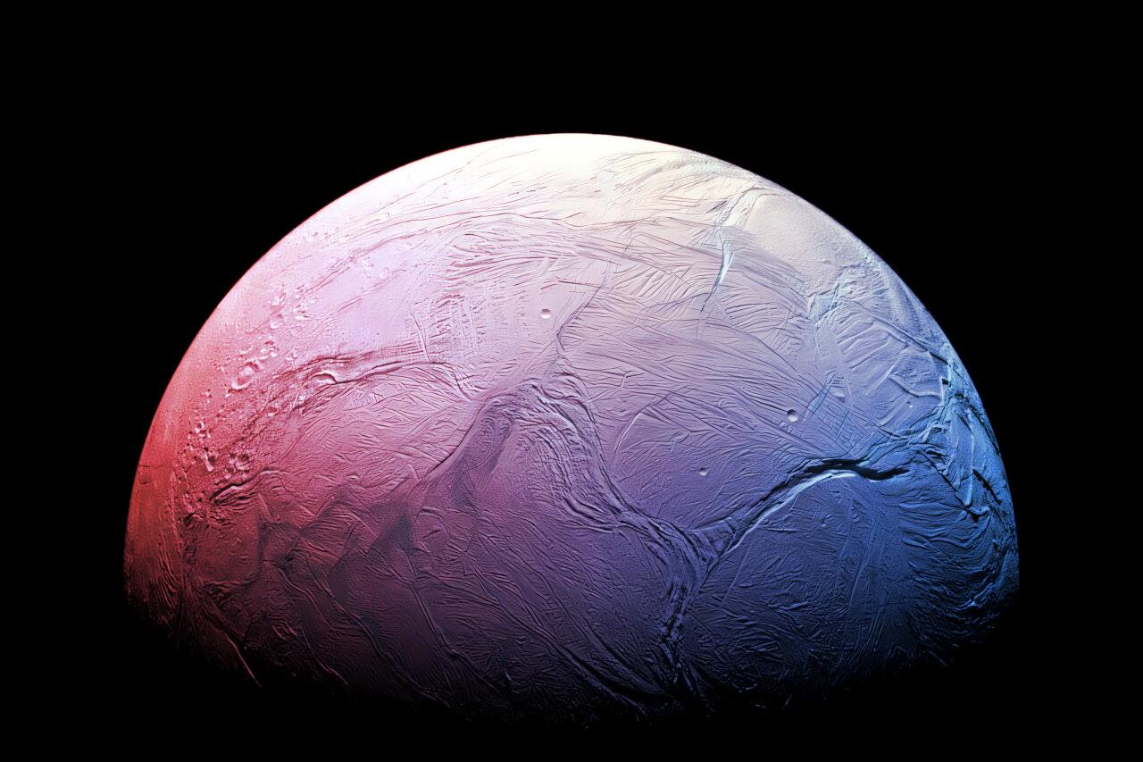 Az Enceladus a Naprendszer legesélyesebb otthona az életnek?