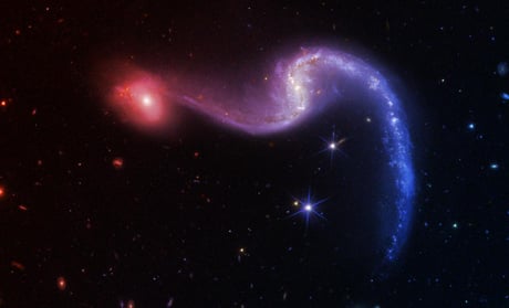 Az Euclid teleszkóp elképesztő, csillagrobbanásoktól ragyogó galaxist fotózott