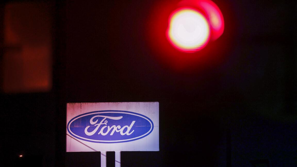 Az F-150 Lightning parkolópályára kerül, a Ford az akkukban hisz