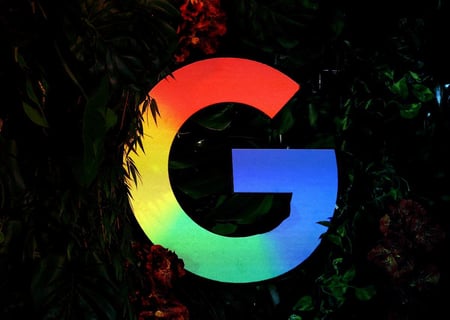 Az MI-baki miatt káoszba fulladtak a Google Discover címsorai