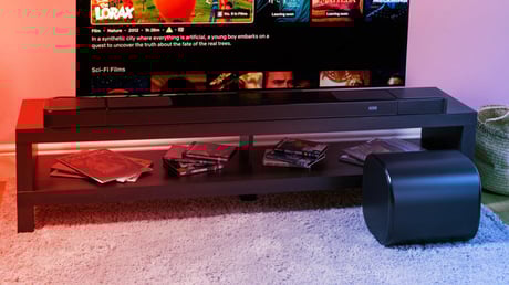 Az óriási JBL Bar 1300 MK2 uralja a nappalit