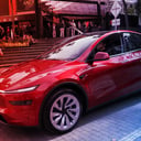 Az újabb leminősítés padlóra küldte a Tesla részvényeit