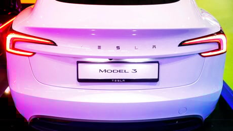 Az újabb Tesla-botrány: titkolt vésznyitók a Model 3 ajtajában