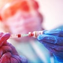 Az újszülöttkori hepatitis B-oltás: apró szuri, életmentő védelem