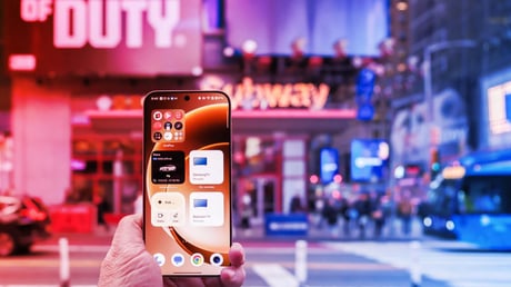 Az unalmasnak hitt okostelefonok 2025-ben mégis nagyot villantak