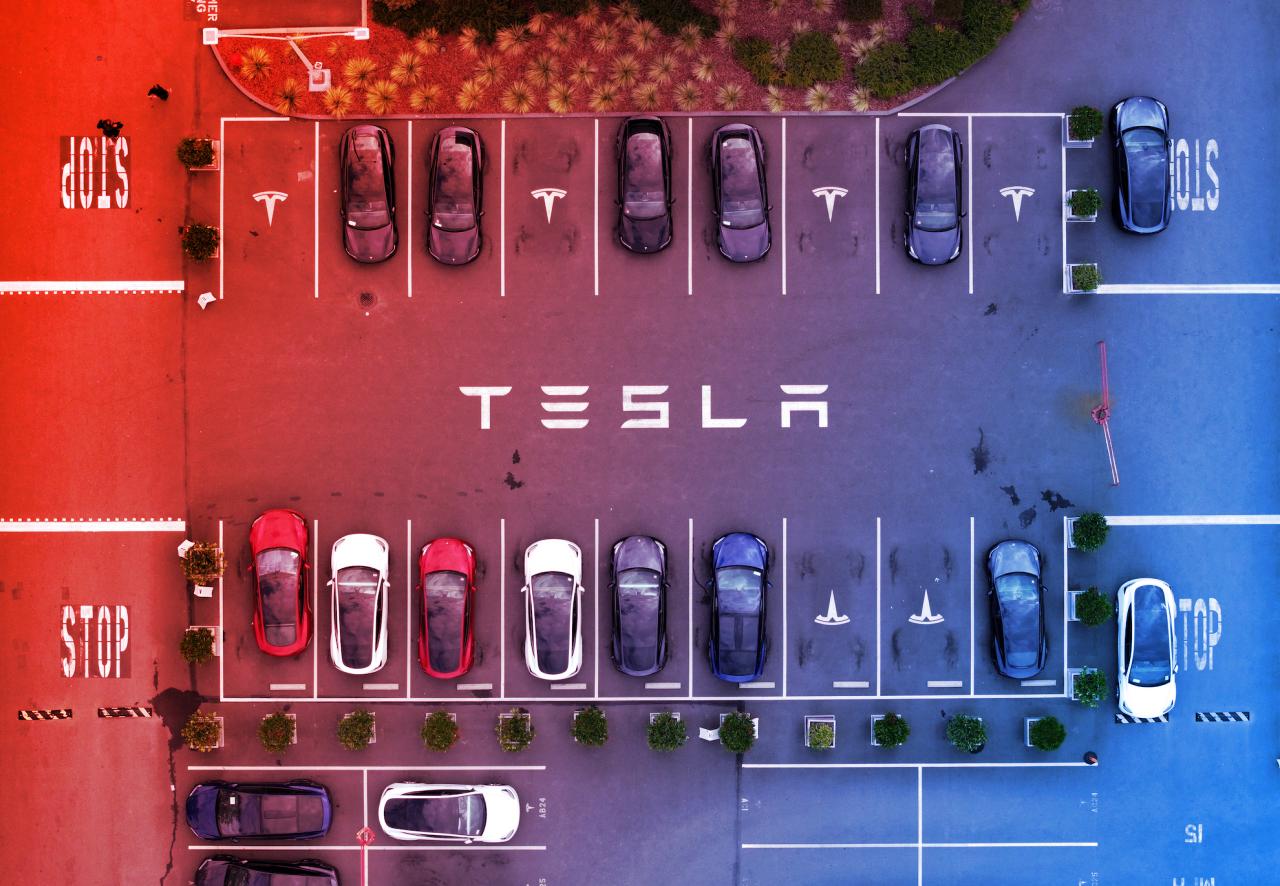 A BYD veszi át a trónt, zuhanórepülésben a Tesla eladásai