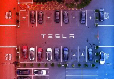 A BYD veszi át a trónt, zuhanórepülésben a Tesla eladásai