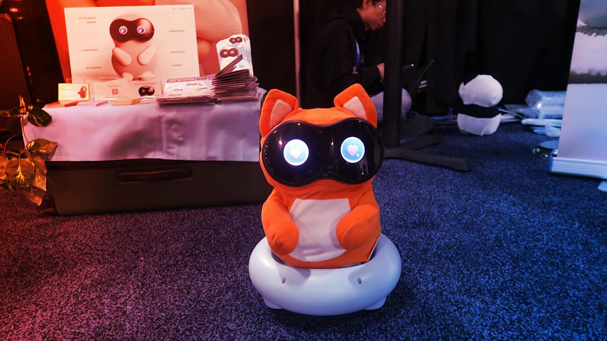 A cuki japán robotok ellepik a CES-t