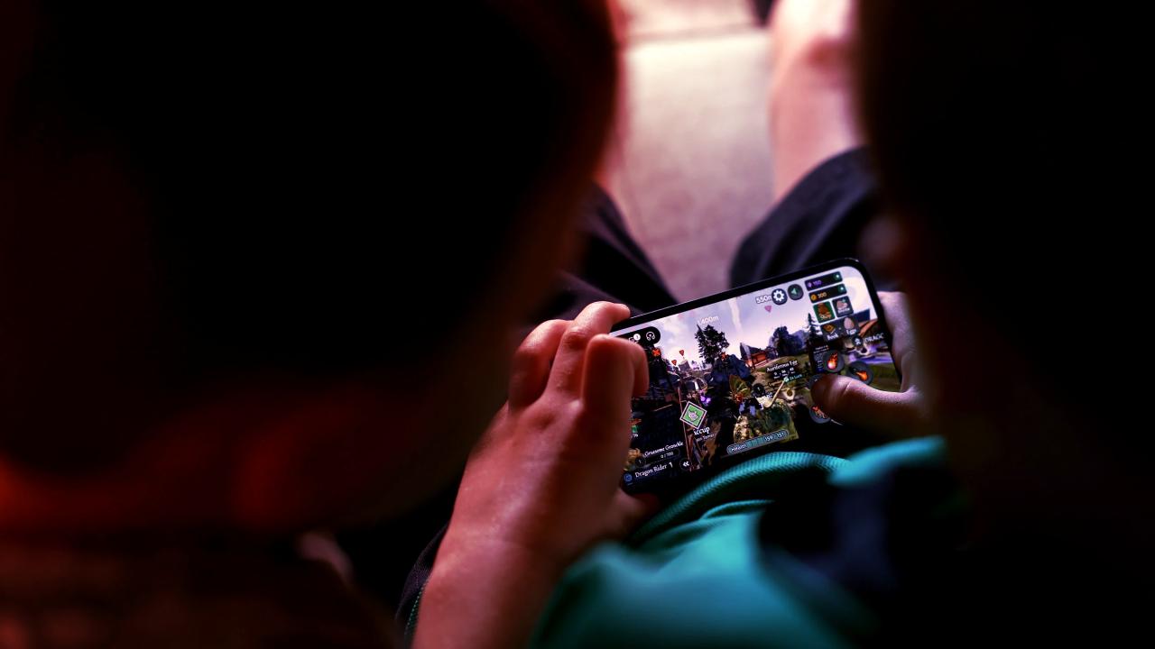 A Roblox új szabálya megtiltja a gyerek–felnőtt csevegést