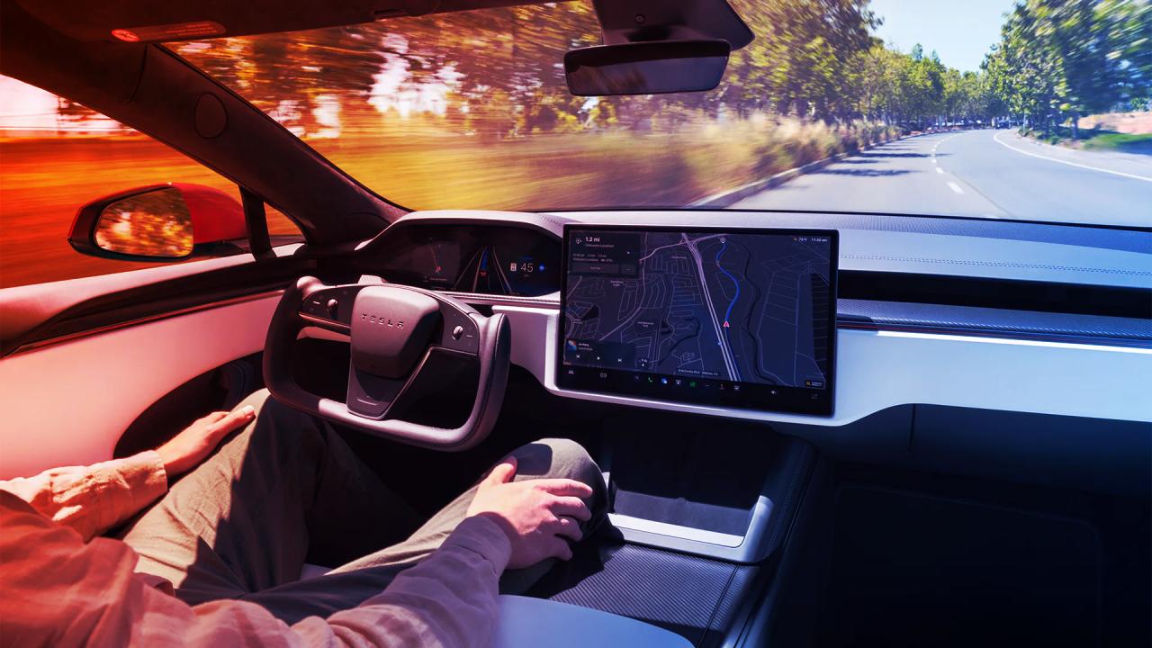 A Tesla havidíjassá tette az önvezetést