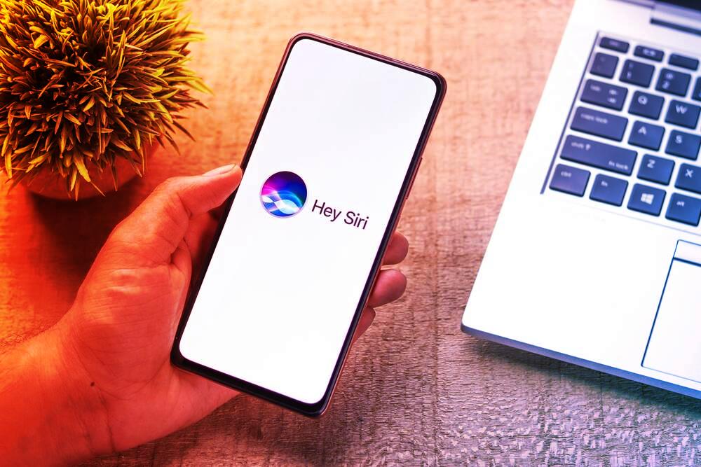 Az Apple a Google erejével mentené meg Sirit