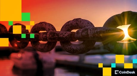 Az aranyat érő Bitcoin csúcsra tör, az altcoinok billegnek