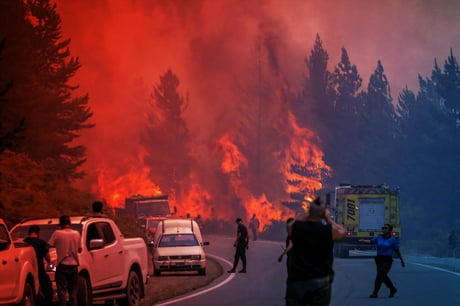 Az argentin Patagónia lángtengerben – tombol az erdőtűz