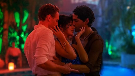 Az éjszakai portás visszatér: Tom Hiddleston nagyot villant