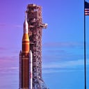 Az emberiség visszatér a Holdra: itt a NASA új óriásrakétája