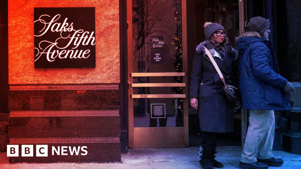 Az ikonikus luxusáruház a csőd szélén: készlethiány és káosz a Saksban