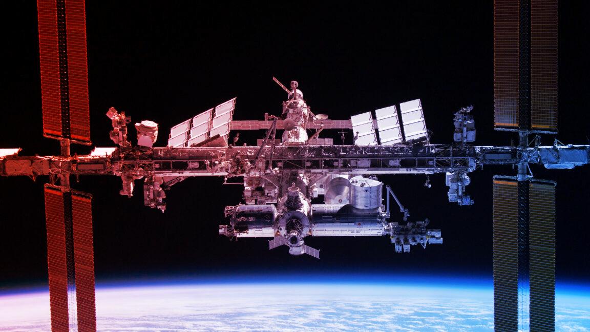 Az ISS történetének első ellenőrzött egészségügyi evakuálása megtörtént