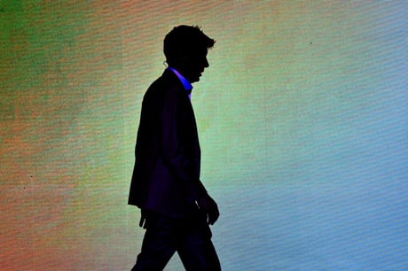 Az MI a hangra épít – jön a háború a kijelzők ellen?