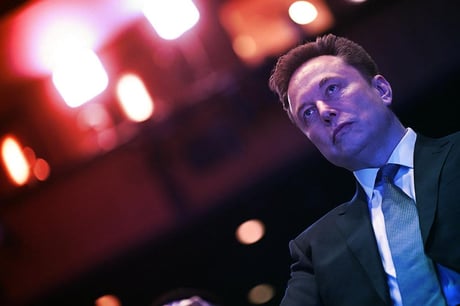 Az MI új botránya: a Grok gyerekekről generált képeket