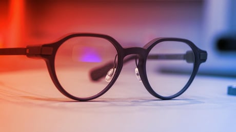 Az okosszemüveg újra menő, és végre élmény viselni.