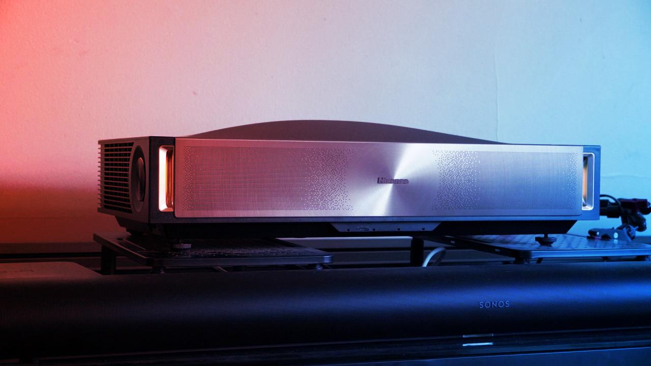 Az új Hisense L9Q véget vet a sötét moziknak?