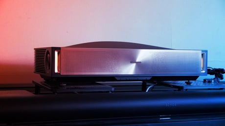 Az új Hisense L9Q véget vet a sötét moziknak?