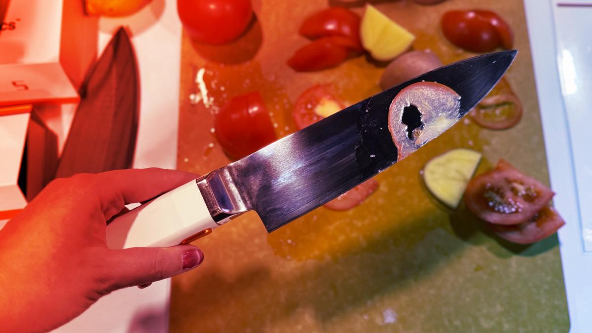 Az új séfkés titkos trükkje: vágás közben vibrál