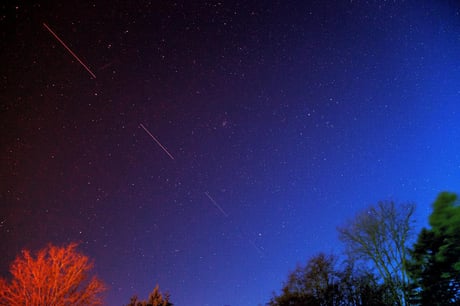 Az űrzsúfoltságra a Starlink válasza: lejjebb viszi a műholdakat