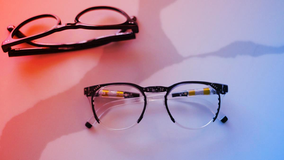 Elbúcsúzhatunk a multifokális lencséktől: jön az autofókuszos szemüveg?