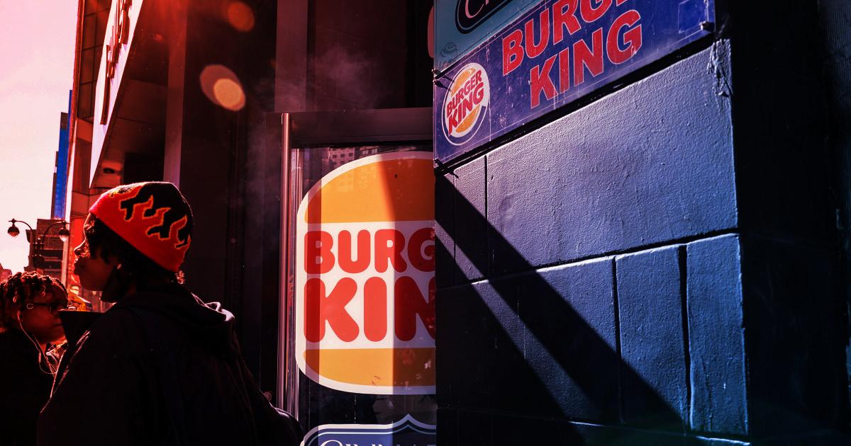 A Burger Kingben fejhallgatón át nevel az AI-főnök