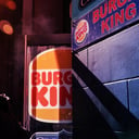 A Burger Kingben fejhallgatón át nevel az AI-főnök