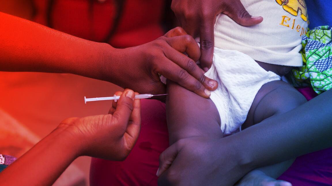 A hepatitis B-oltás botránya: etikátlan amerikai segély Afrikában?