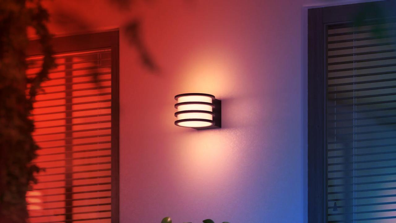 A Philips Hue Lucca új kültéri lámpái fényárat és színorgiát hoznak