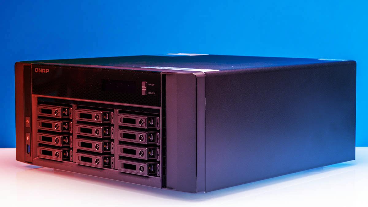 A QNAP TS-h1290FX 25 gigabites szörnyet szabadít el 12 SSD-vel